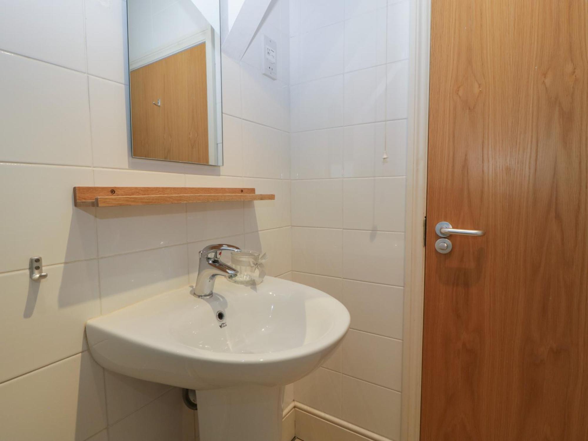 Amazing View Apartment Malvern Wells Екстериор снимка