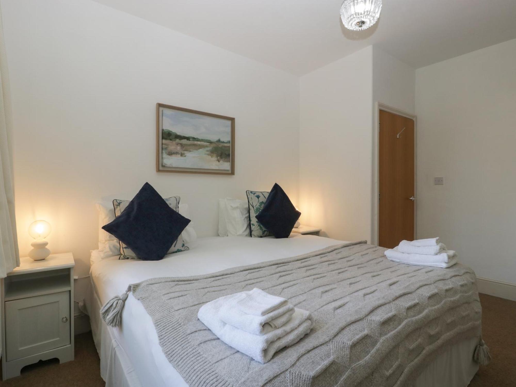 Amazing View Apartment Malvern Wells Екстериор снимка
