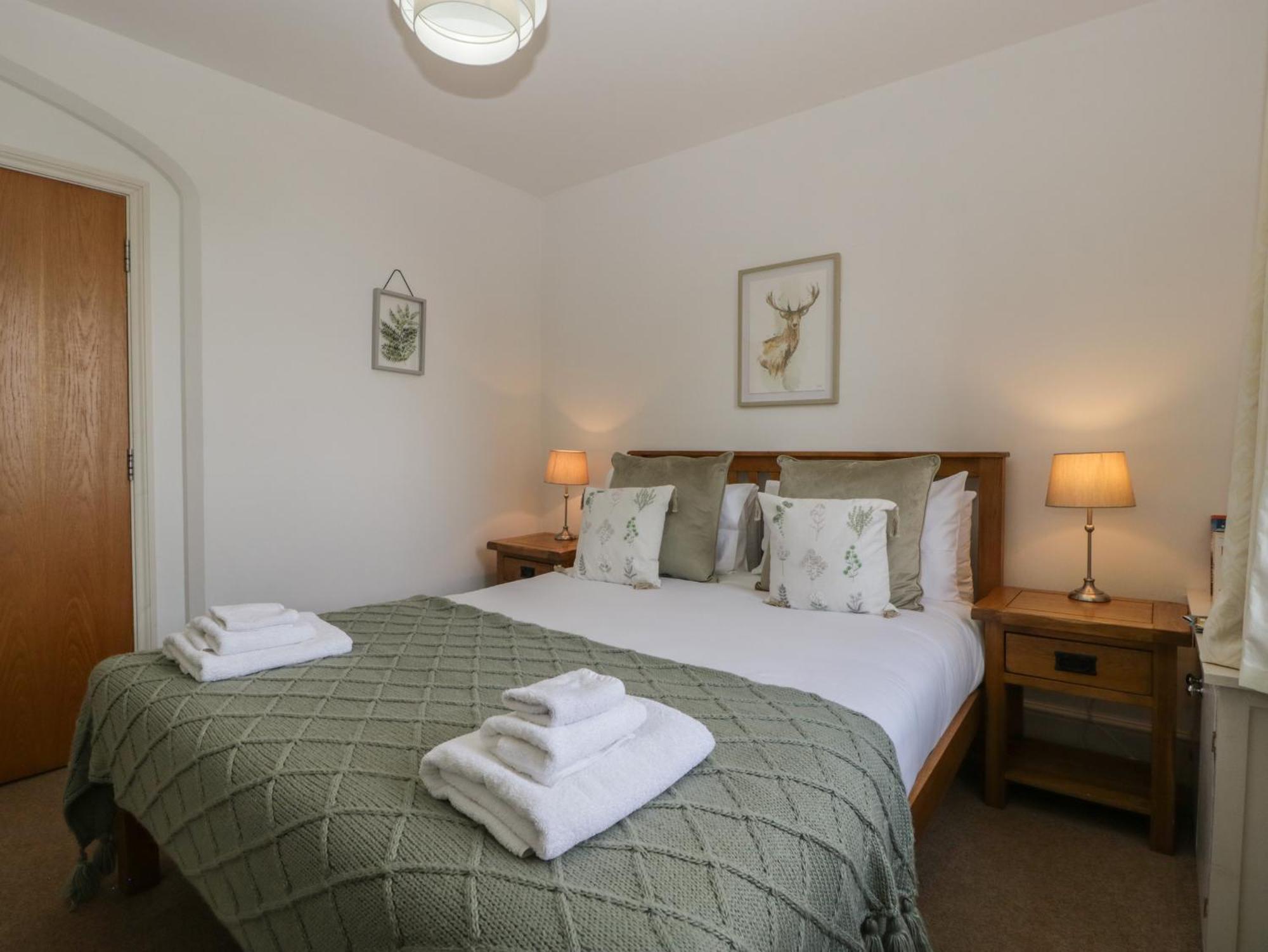 Amazing View Apartment Malvern Wells Екстериор снимка