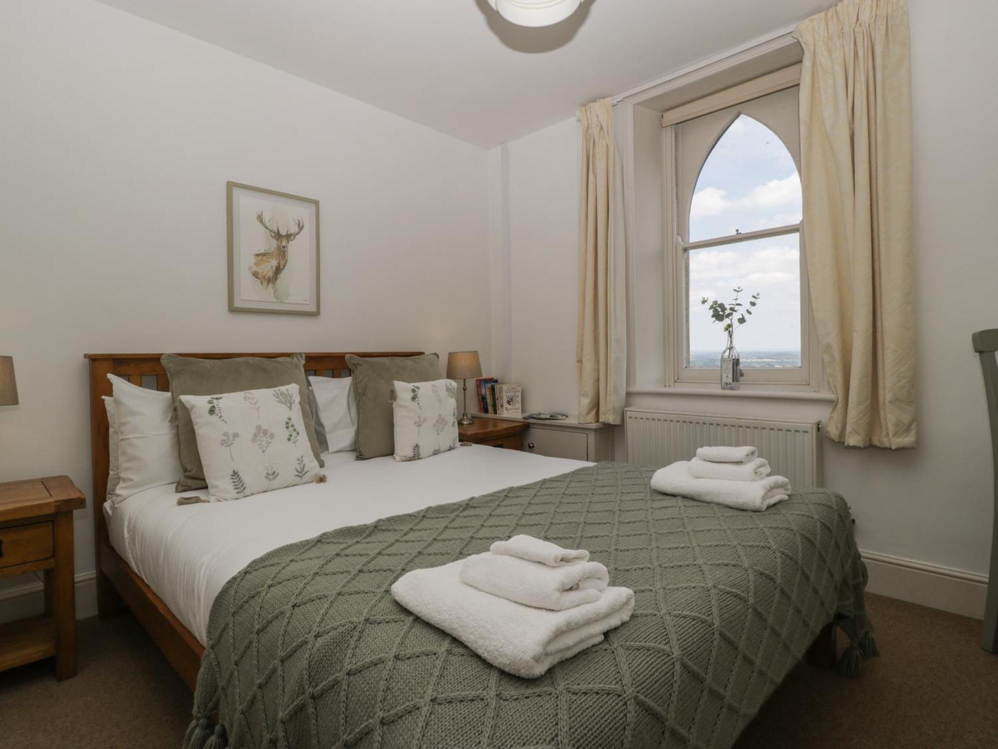 Amazing View Apartment Malvern Wells Екстериор снимка