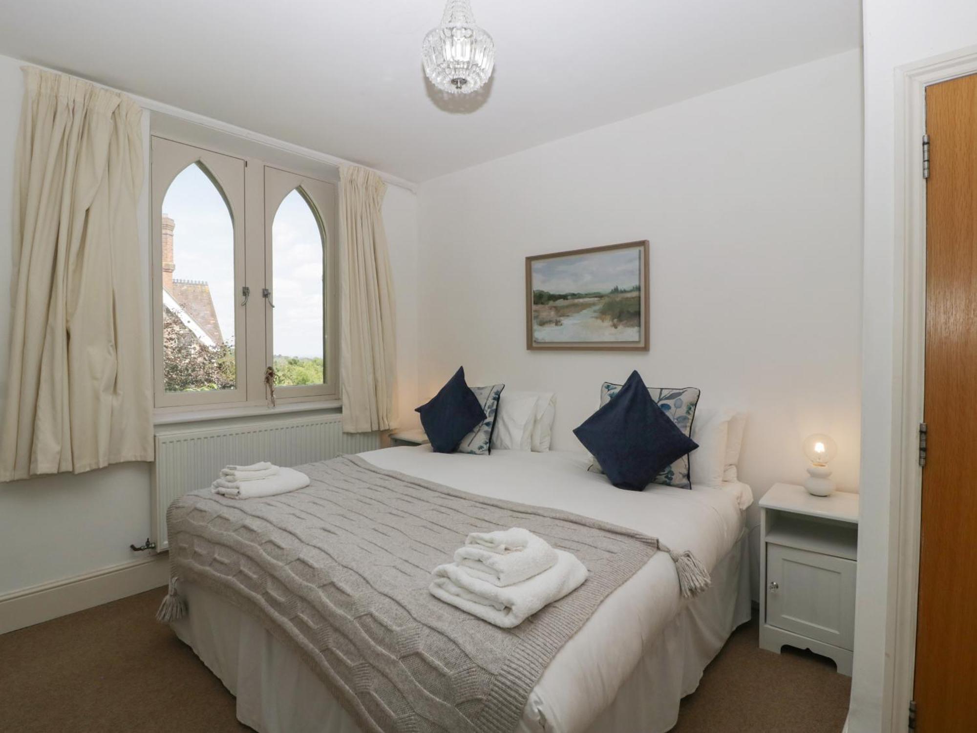 Amazing View Apartment Malvern Wells Екстериор снимка