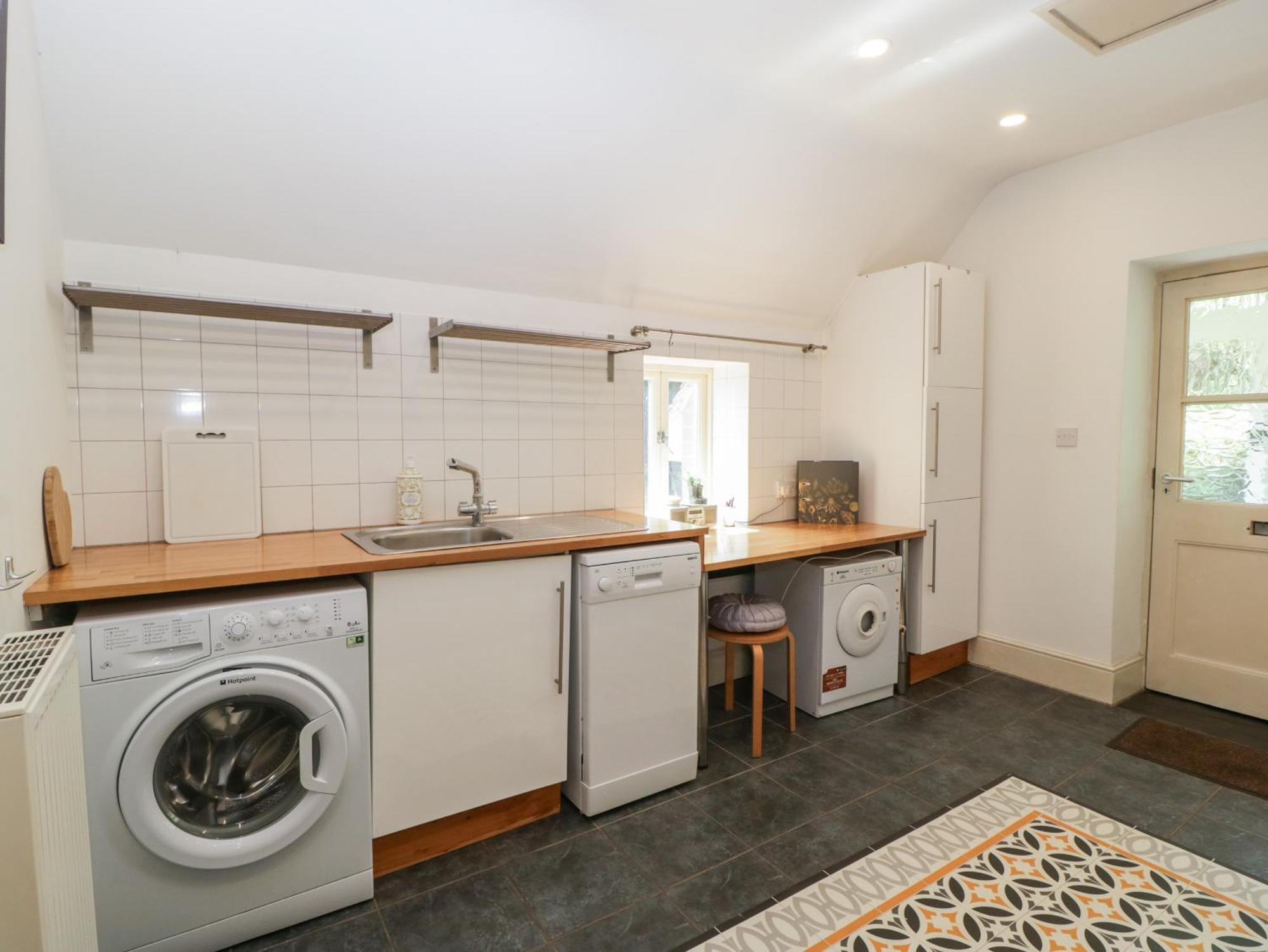 Amazing View Apartment Malvern Wells Екстериор снимка