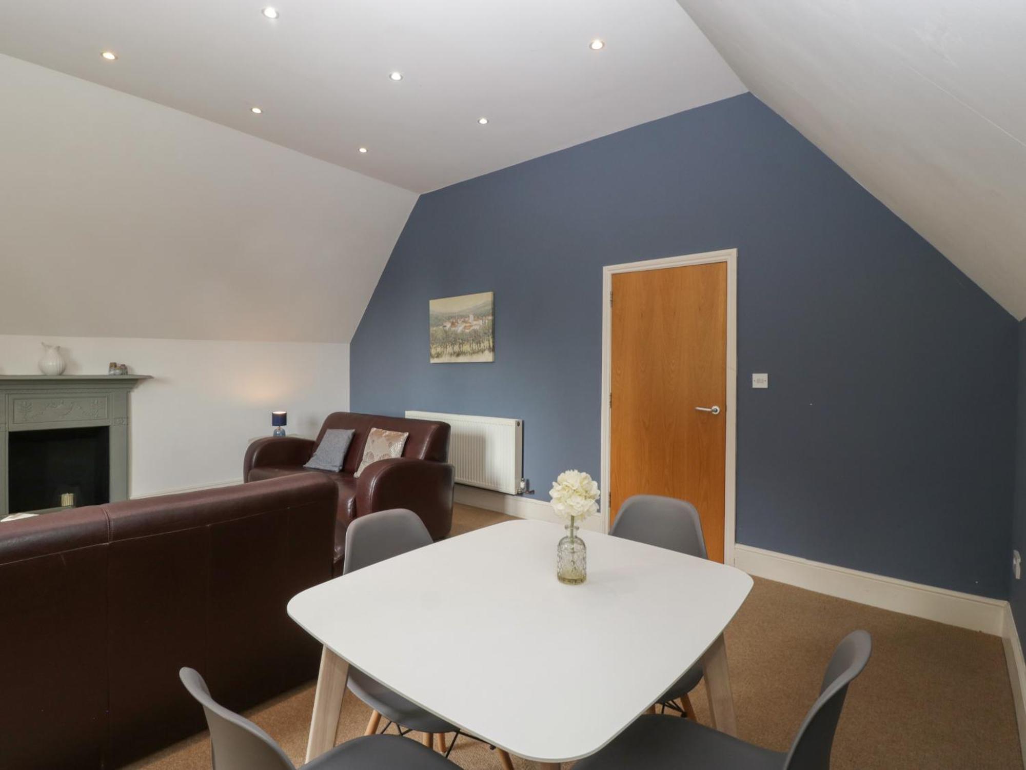 Amazing View Apartment Malvern Wells Екстериор снимка