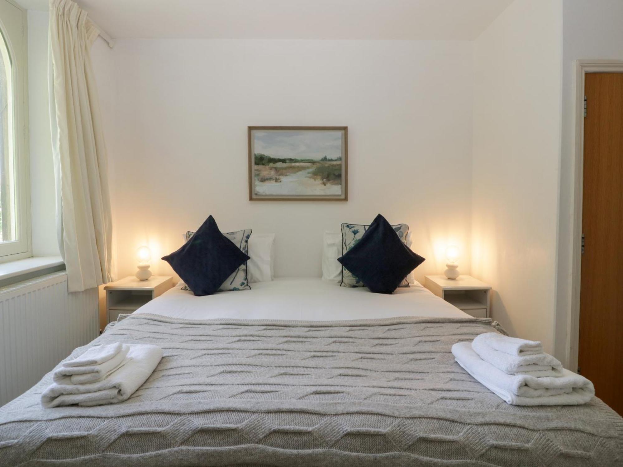Amazing View Apartment Malvern Wells Екстериор снимка