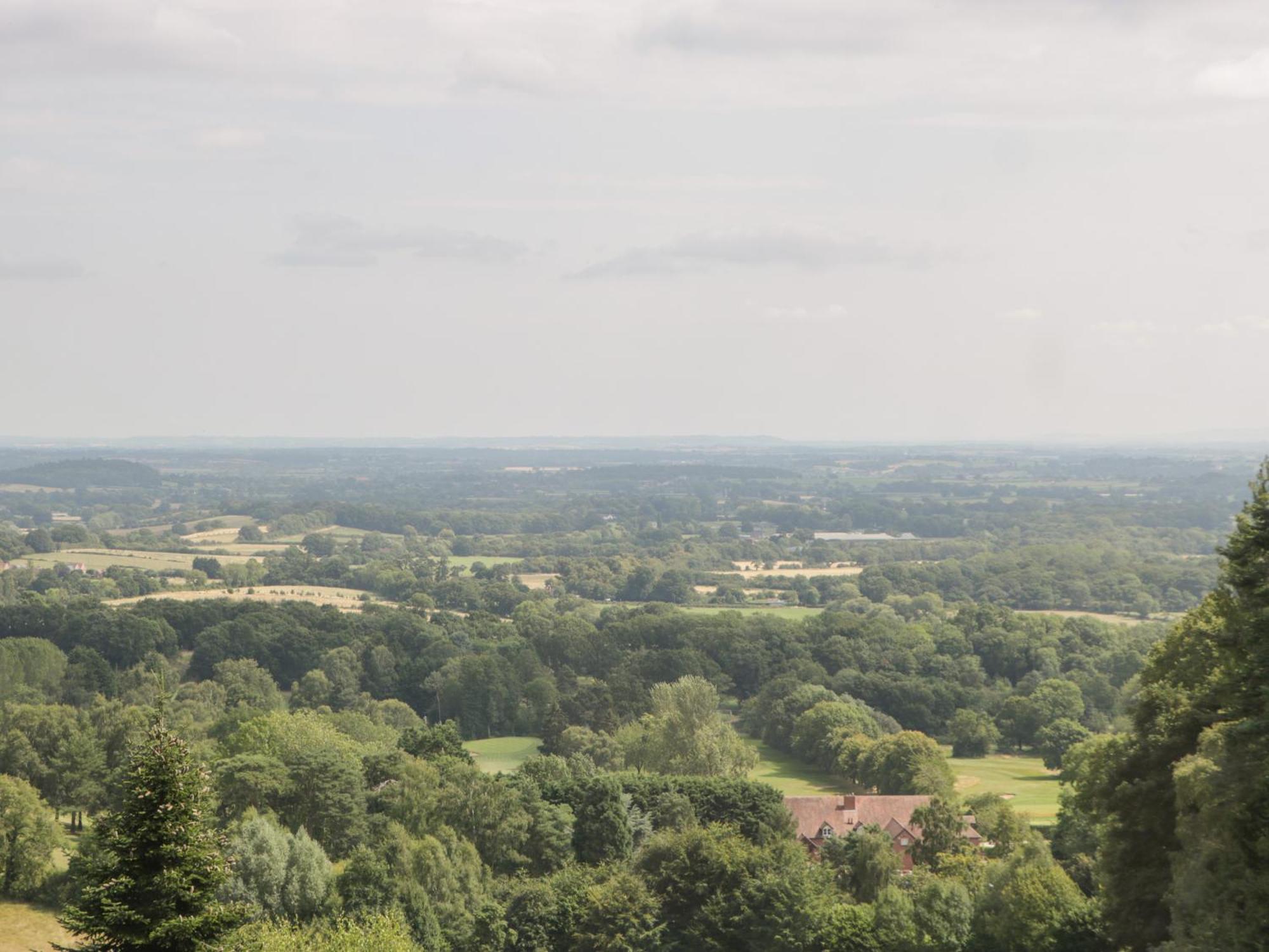 Amazing View Apartment Malvern Wells Екстериор снимка